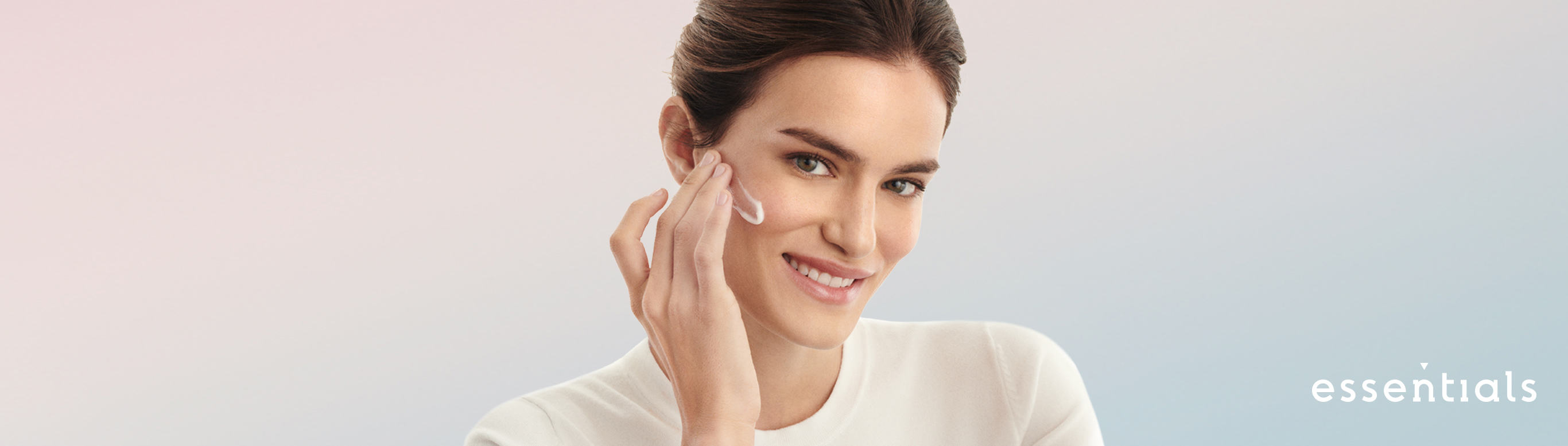 https://media-cdn.oriflame.vn/contentImage?externalMediaId=c000f8cf-5ab9-43bc-83bb-070e7a3176c5&name=Brand_Page_Banner_Essentials&inputFormat=jpg