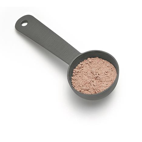 Một thìa đo với bột màu nâu
