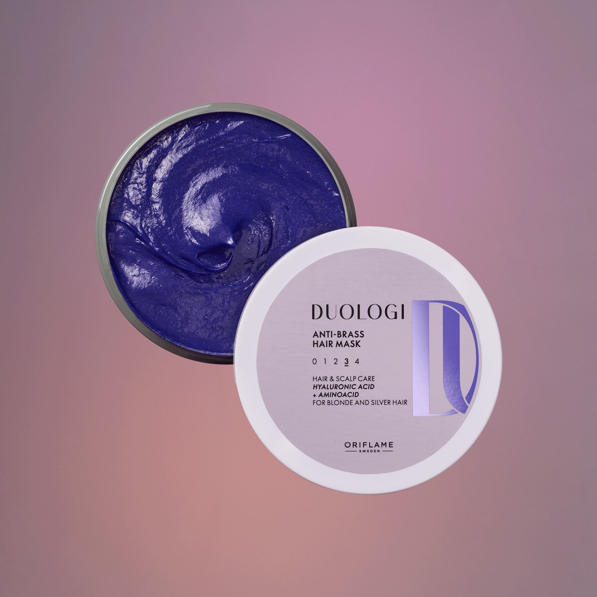 Một lọ thuốc nhuộm tóc màu tím