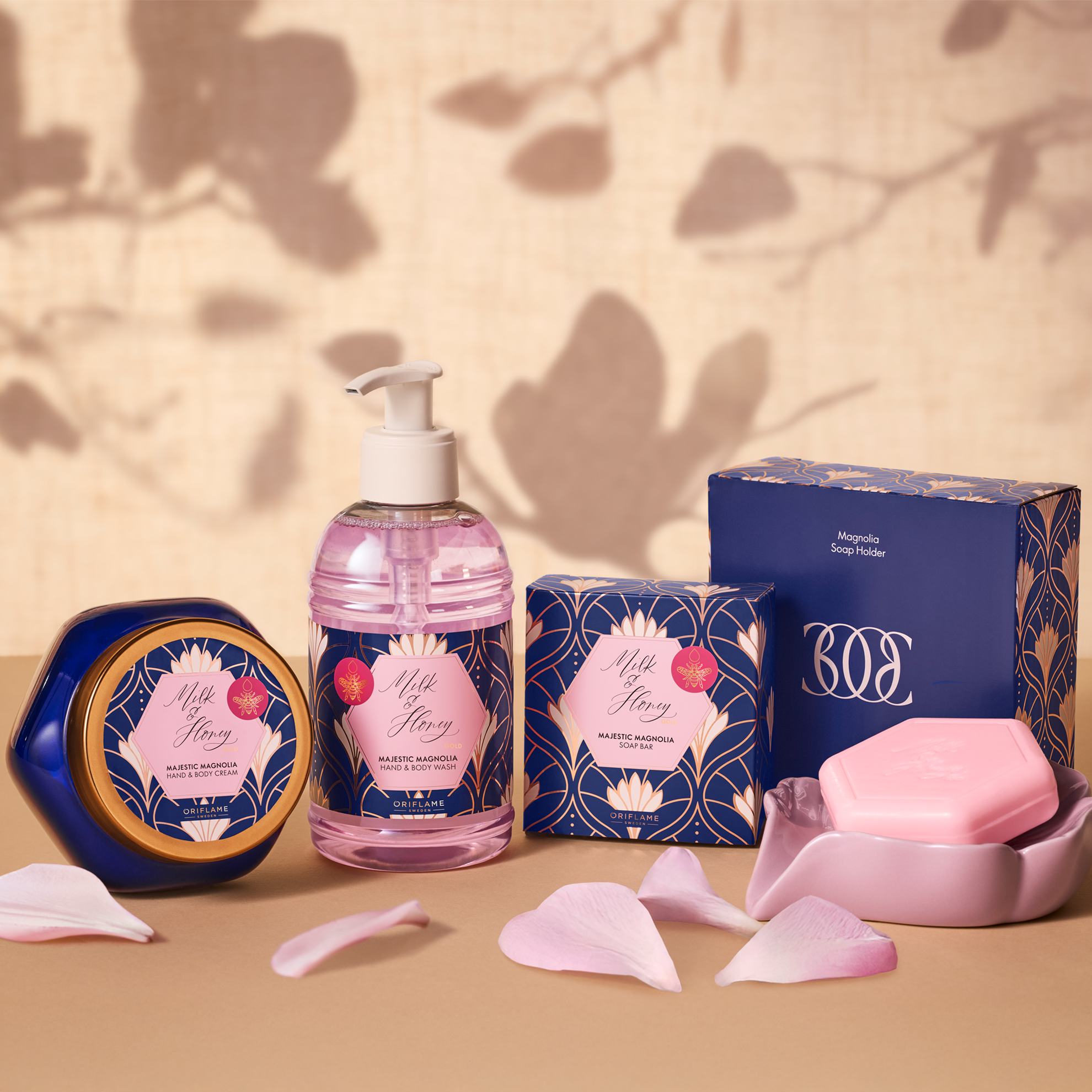 một nhóm chai và xà phòng