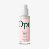 Một chai chất lỏng có nhãn màu hồng