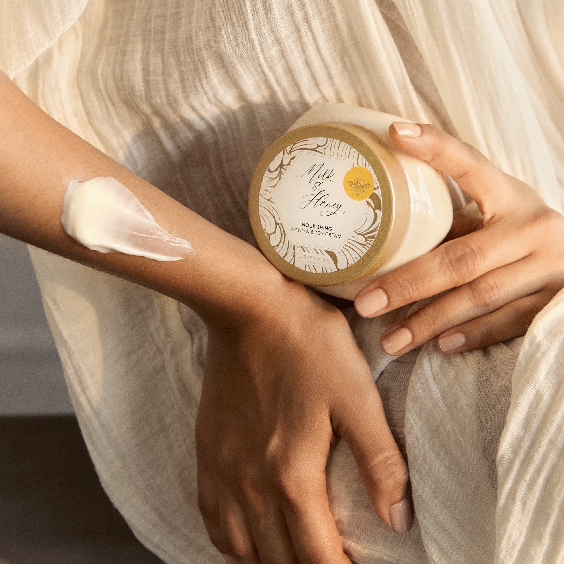 https://media-cdn.oriflame.vn/productImage?externalMediaId=product-management-media%2fProducts%2f46968%2f46968_10.png&id=19670387&version=3