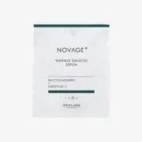 Một gói hàng màu trắng với chữ màu đen