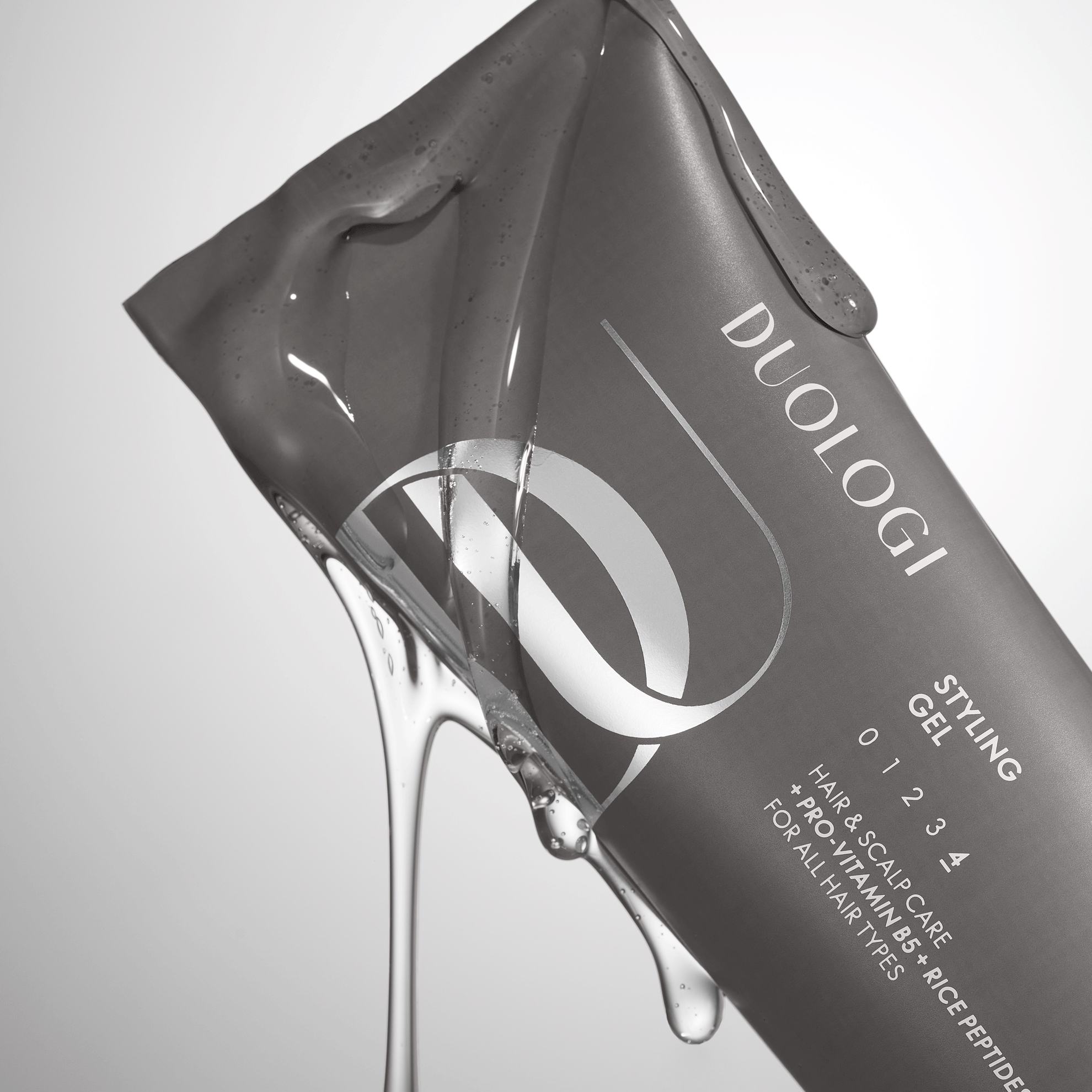 Một ống gel chảy ra từ ống.