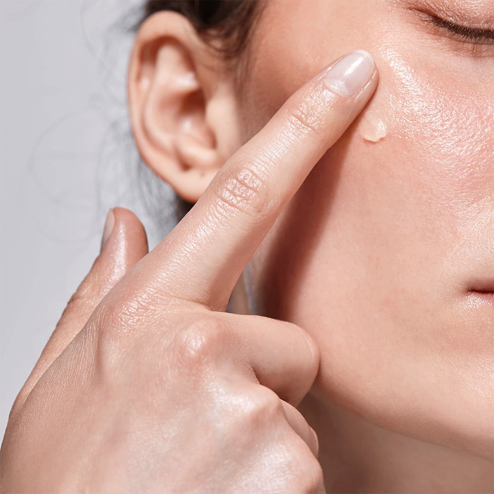 một bức ảnh cận cảnh khuôn mặt của một người phụ nữ